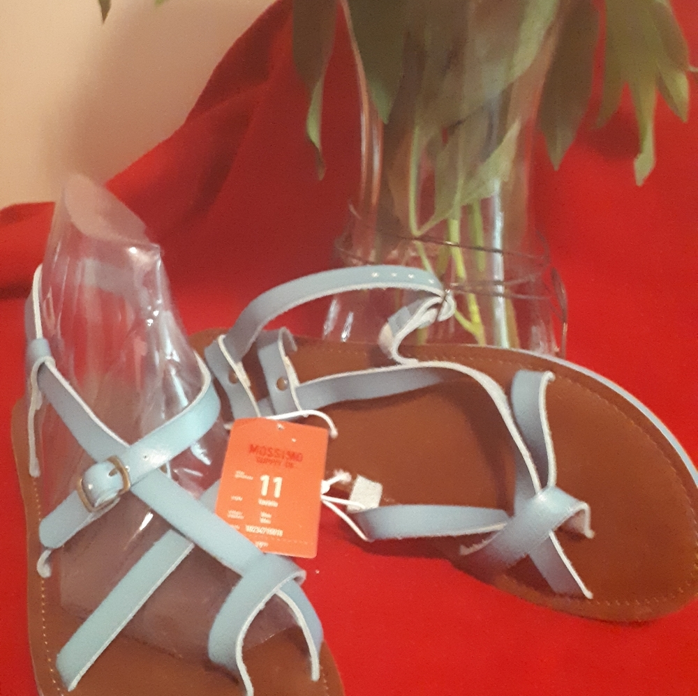 Sandles - Picture 2 of 3